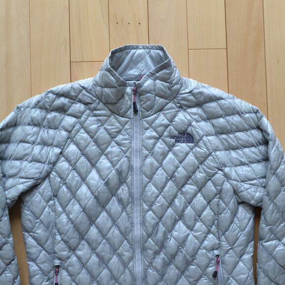 North Face Quilted Puffer Jacket Gray Silver Size Medium - Picture 2 of 7